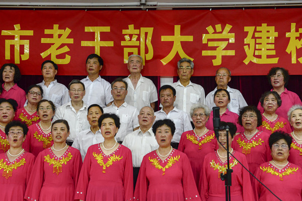 老战士参加演出_副本.jpg 老战士参加演出_副本.jpg